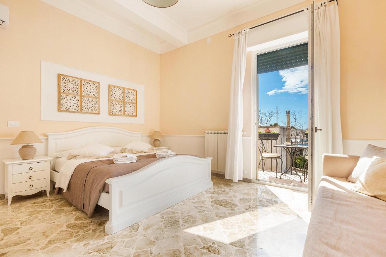 Dimora Le Tre Muse Guesthouse เลชเช ภายนอก รูปภาพ