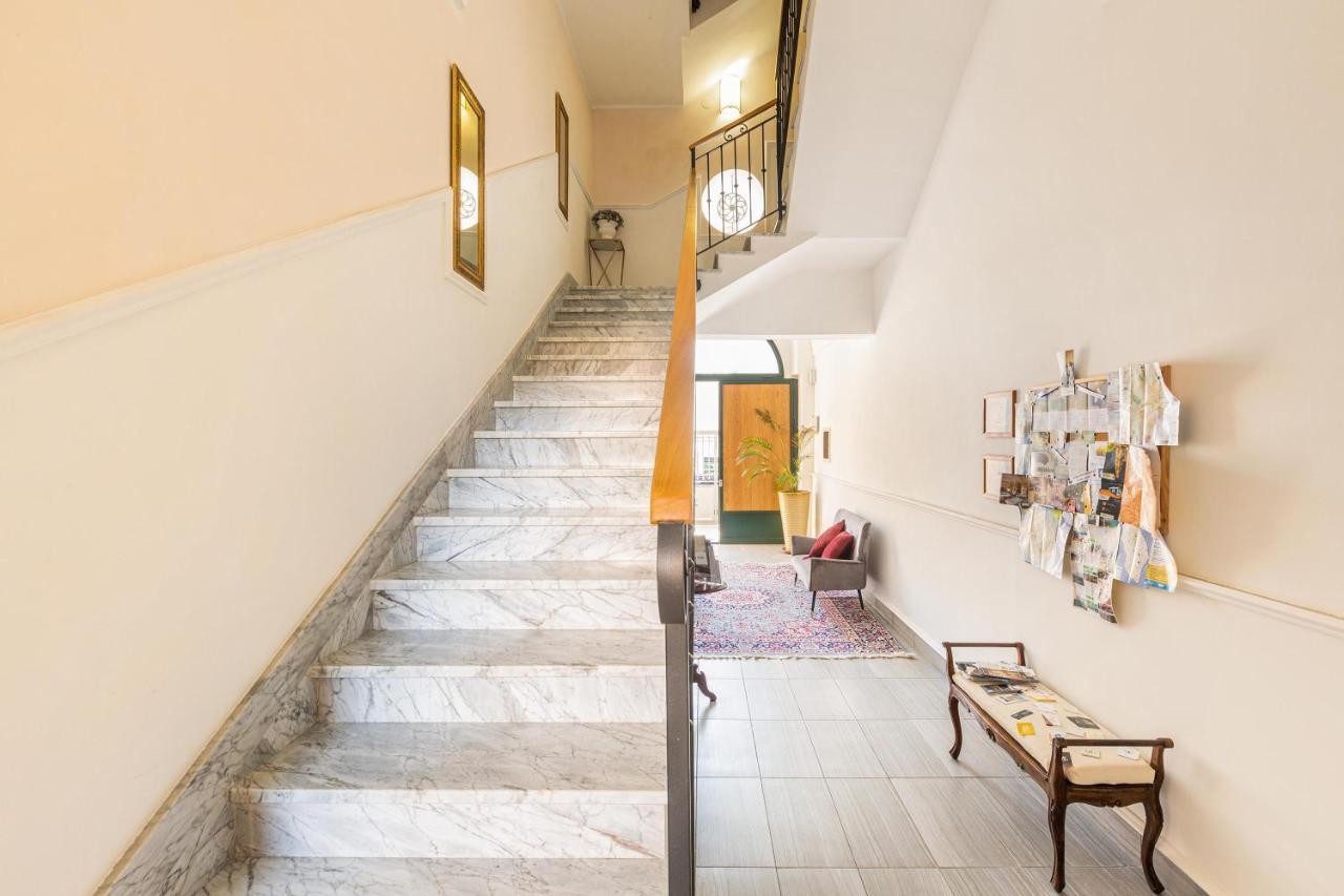 Dimora Le Tre Muse Guesthouse เลชเช ภายนอก รูปภาพ