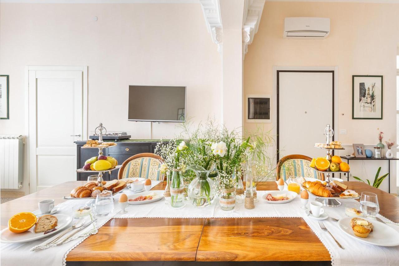 Dimora Le Tre Muse Guesthouse เลชเช ภายนอก รูปภาพ