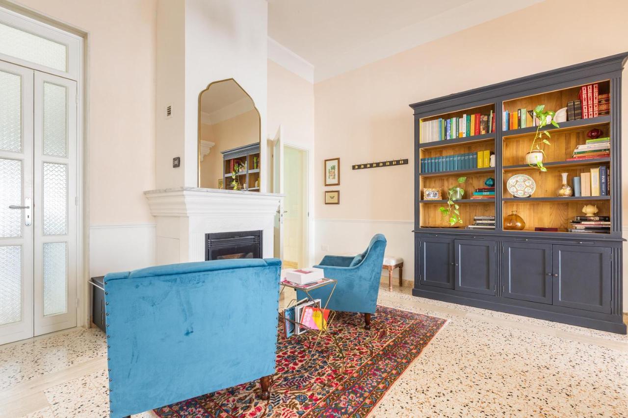 Dimora Le Tre Muse Guesthouse เลชเช ภายนอก รูปภาพ