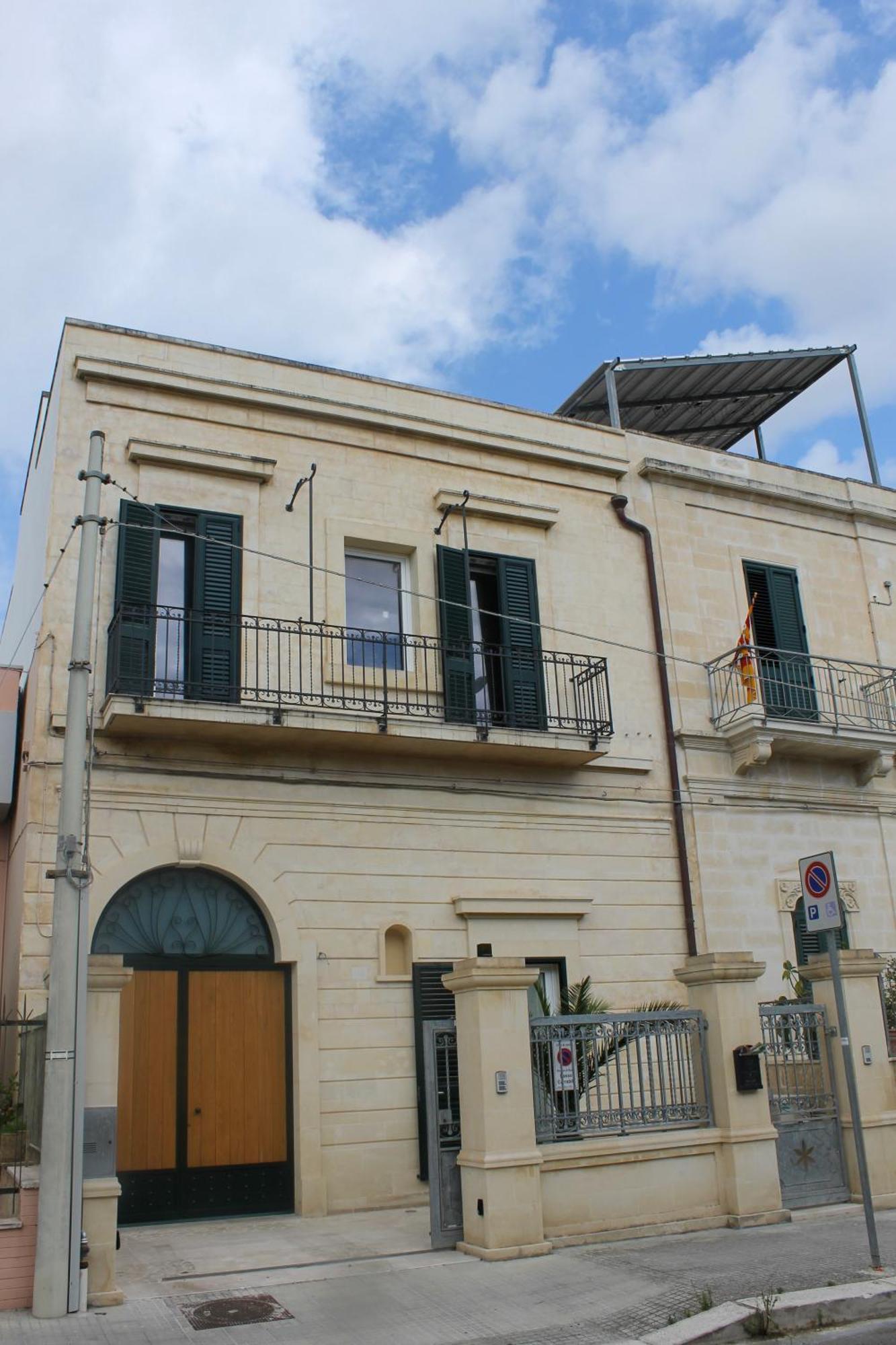Dimora Le Tre Muse Guesthouse เลชเช ภายนอก รูปภาพ
