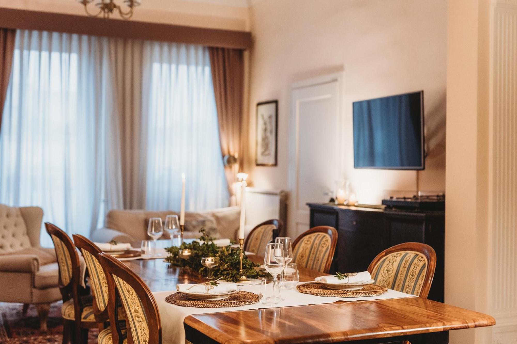 Dimora Le Tre Muse Guesthouse เลชเช ภายนอก รูปภาพ