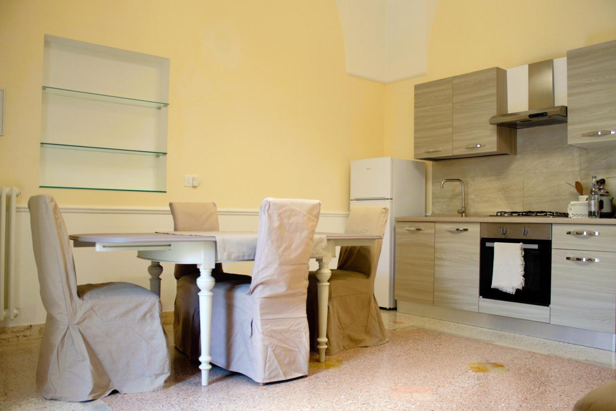 Dimora Le Tre Muse Guesthouse เลชเช ภายนอก รูปภาพ