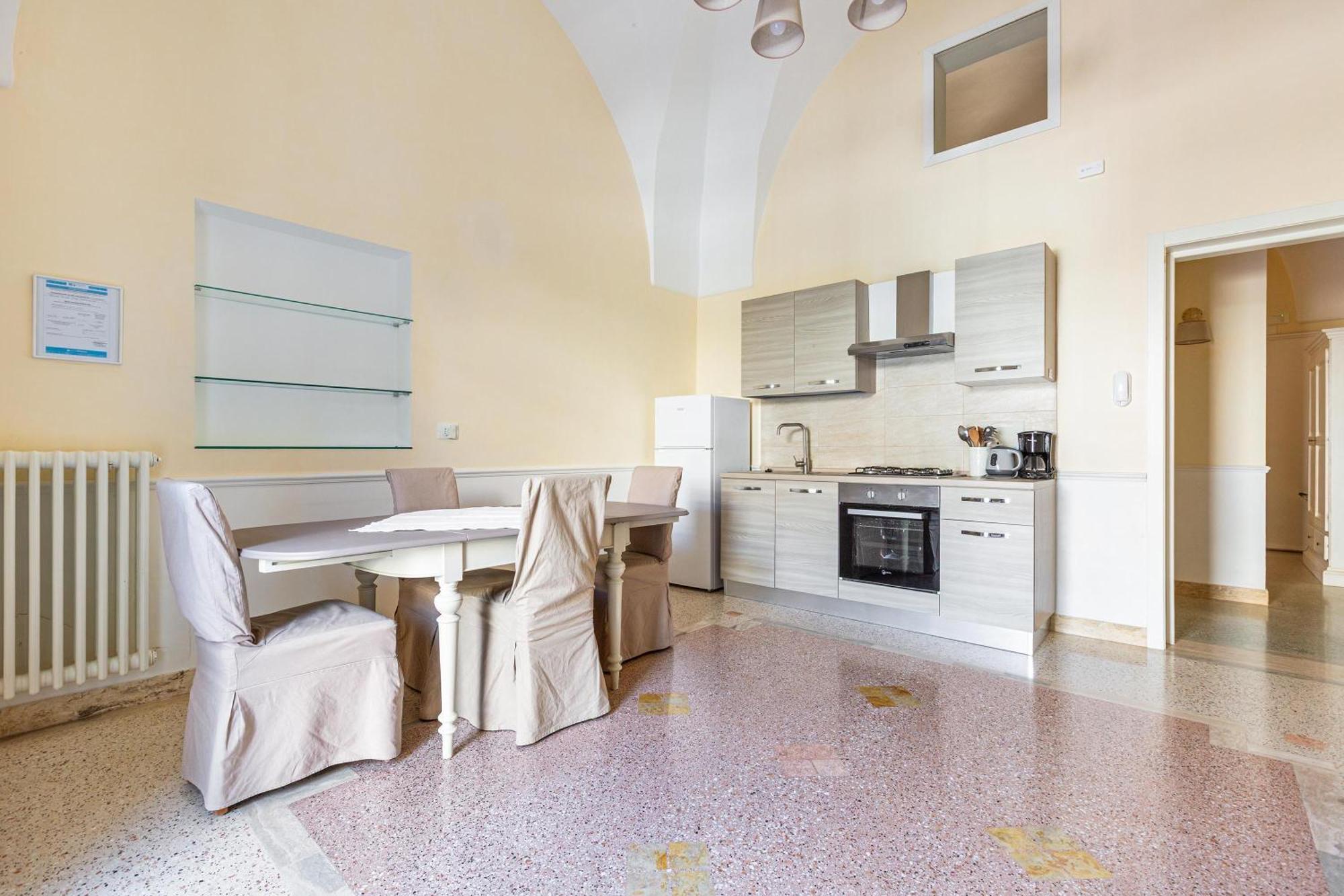 Dimora Le Tre Muse Guesthouse เลชเช ภายนอก รูปภาพ